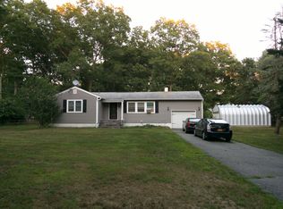 305 Primrose Path, Manorville, NY 11949