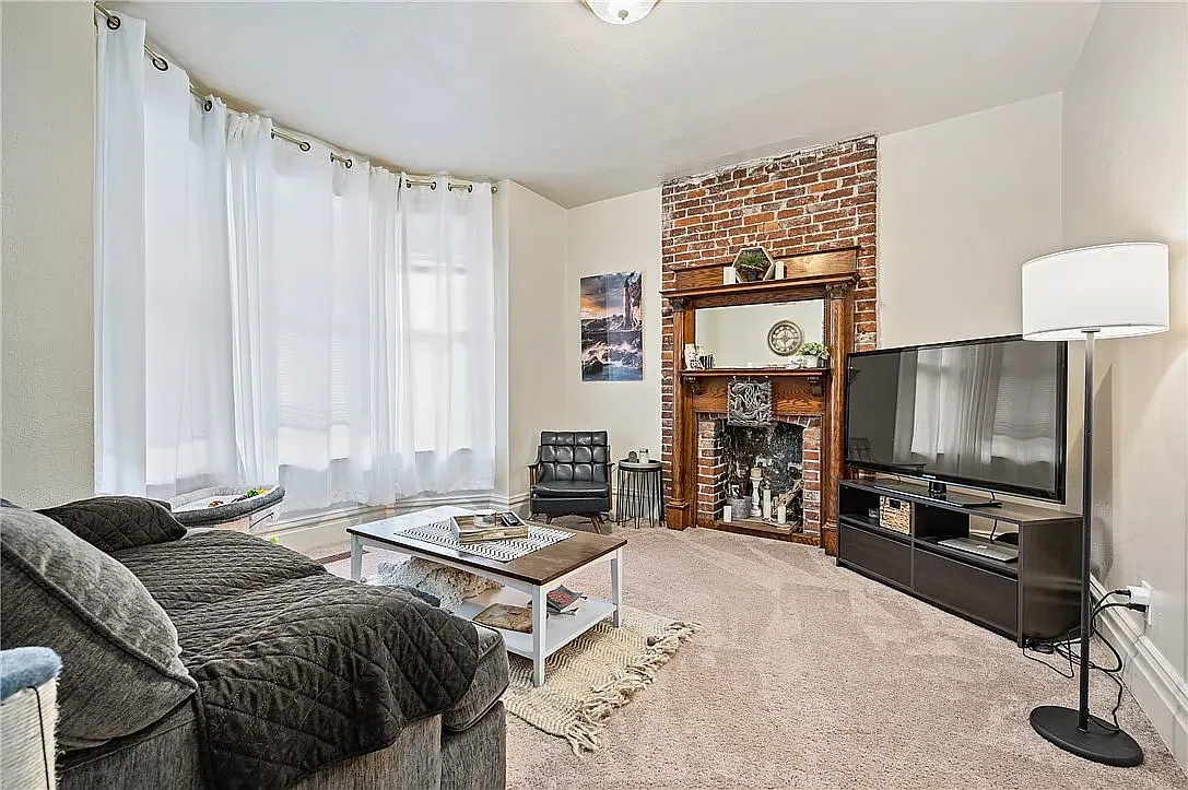 Building Photo - 1147 Greenfield Ave #1