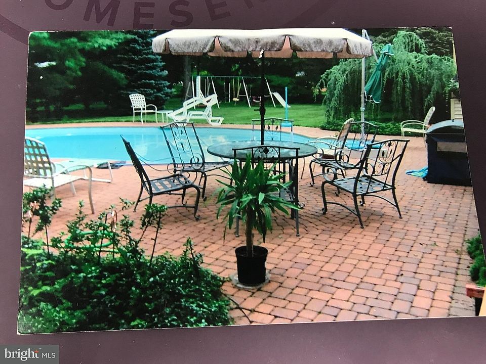 2nd image of 28 Jonathan Way