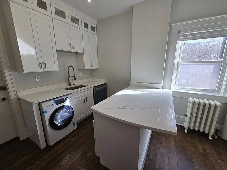 369 Tappan St — Photo 3