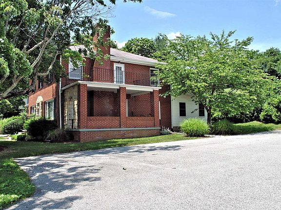4th image of 1305 Radford St