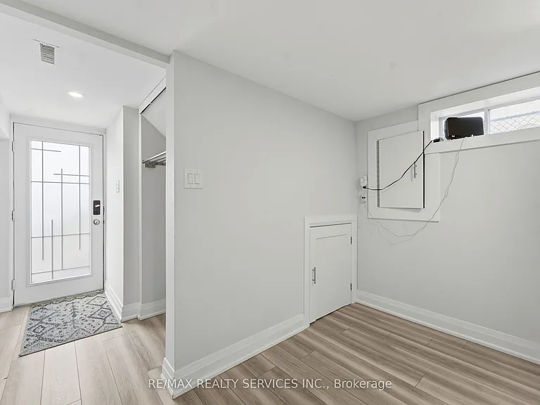 1305 Consort Cres #BASEMENT — Photo 4