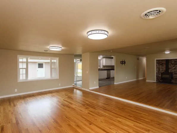 433 Highland Dr, Medford, OR 97504