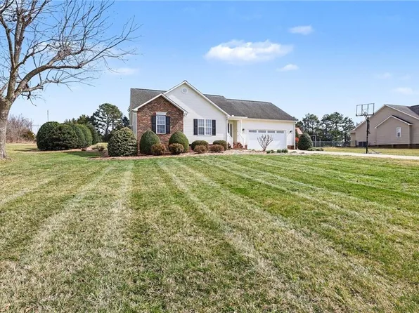 251 Carriage Trace Ln, Lexington, NC 27295