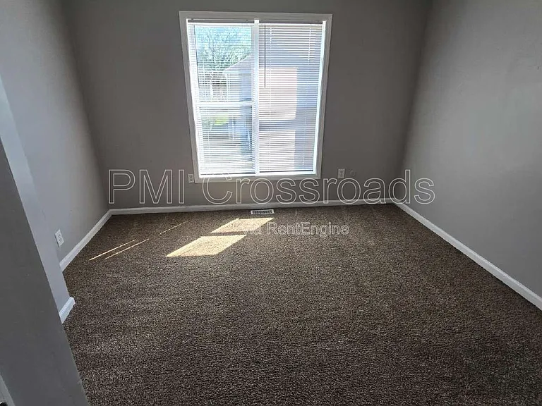 153 S Cypress Ave — Photo 42
