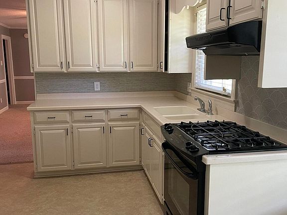 5th image of 3303 Jennifer Street