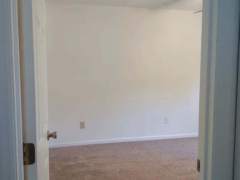 This photo has not been altered in any way: no edits or filters have been applied to try to deceive the viewer by having the room appear larger or brighter than it actually is.