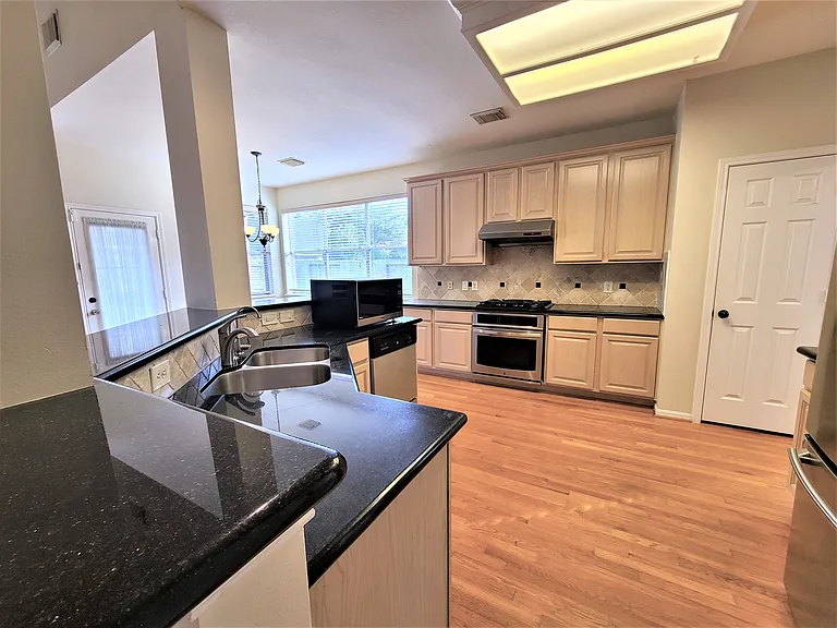 kitchen_12132021