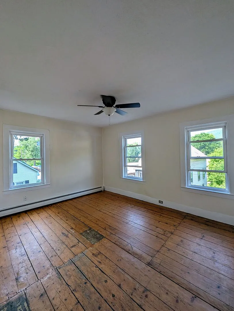 21 Clark St (1 -5) — Photo 1