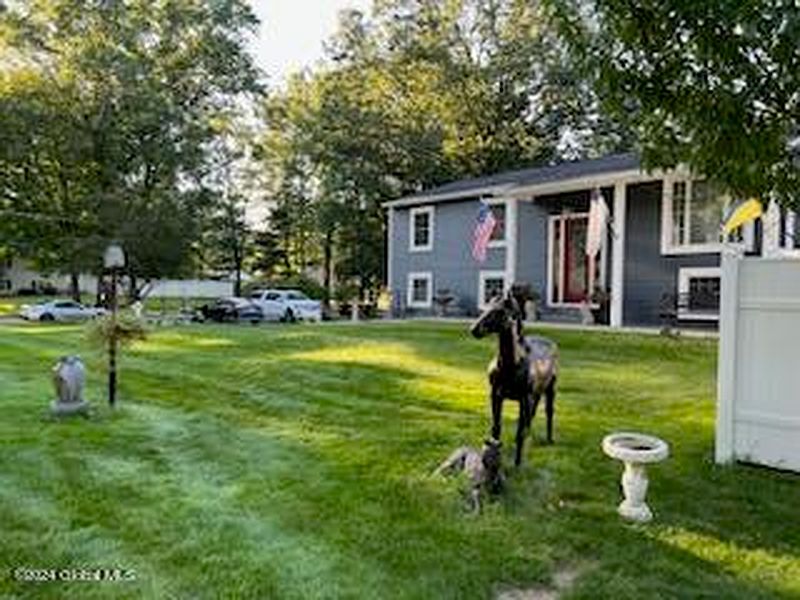 3rd image of 11 Teakwood Drive