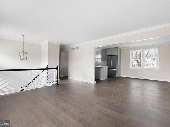 5th image of 3313 Pierson Dr
