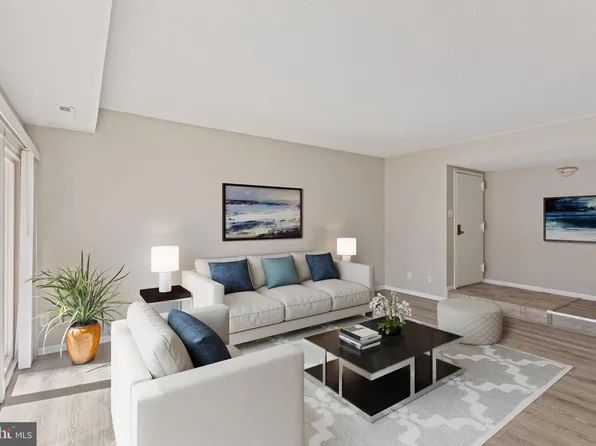 11821 Breton Ct APT 1-A, Reston, VA 20191