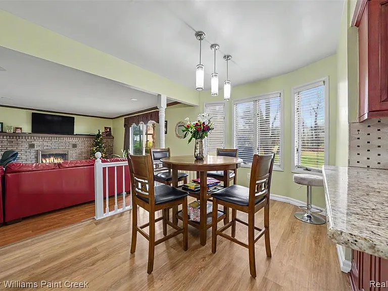 709 Denham Ln — Photo 9