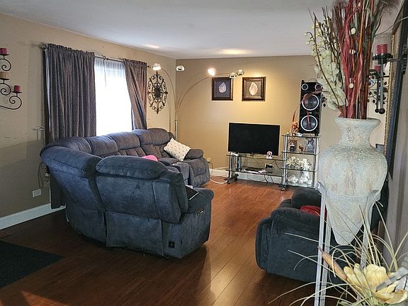3rd image of 1768 English Dr