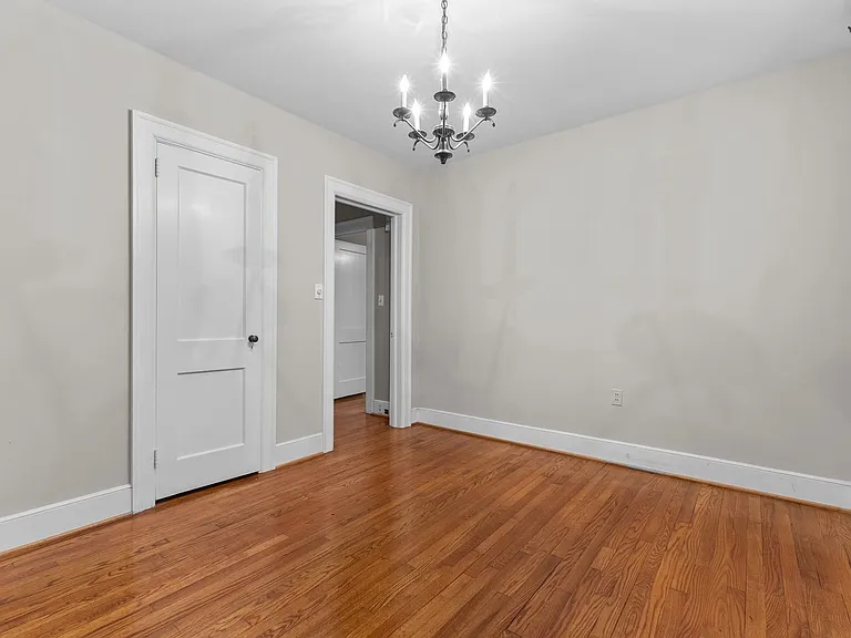 1005 S 8th St — Photo 14