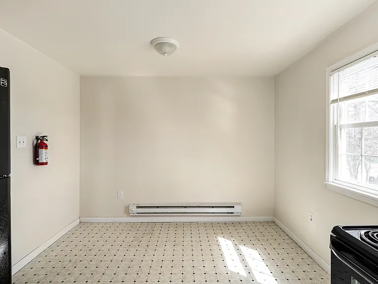 320 W 5th St #2 — Photo 5