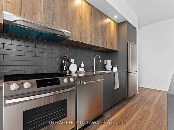 5th image of 3071 Riverside Dr #206
