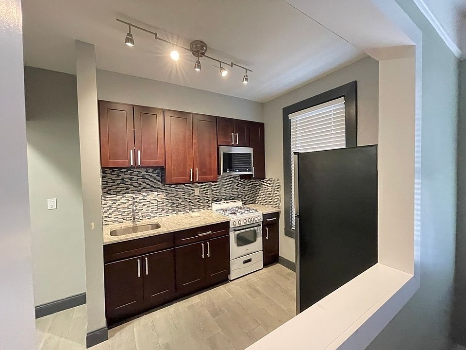 1st image of 25-39 33rd St #1F