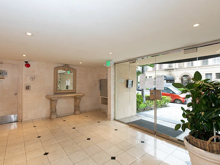 Wilshire Hobart Diplomat — Photo 4