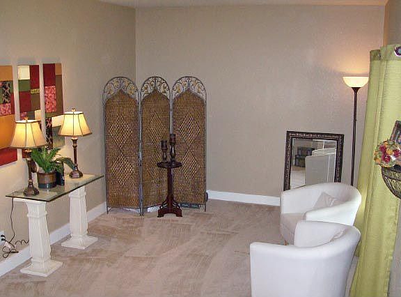 Formal Flex Space - Living or Dining