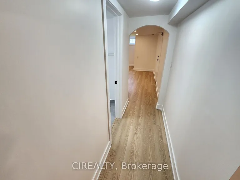 31 Bailey Cres #LOWER — Photo 7