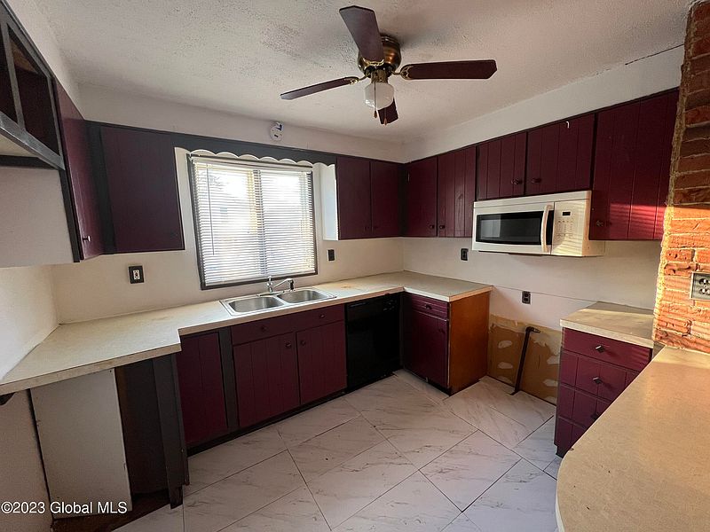 4th image of 23 W 11th Avenue