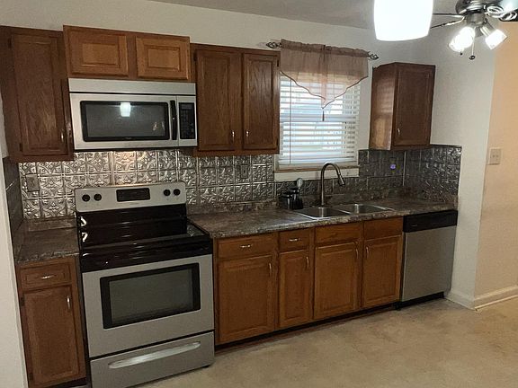 4th image of 3143 Zion St