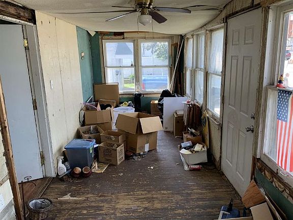 2nd image of 1002 S Ironwood Dr