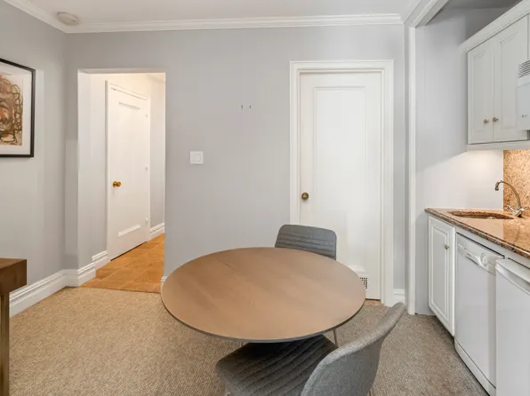 465 Park Avenue image 4 of 5