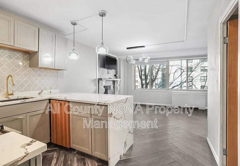 922 24th St NW #301 — Photo 14