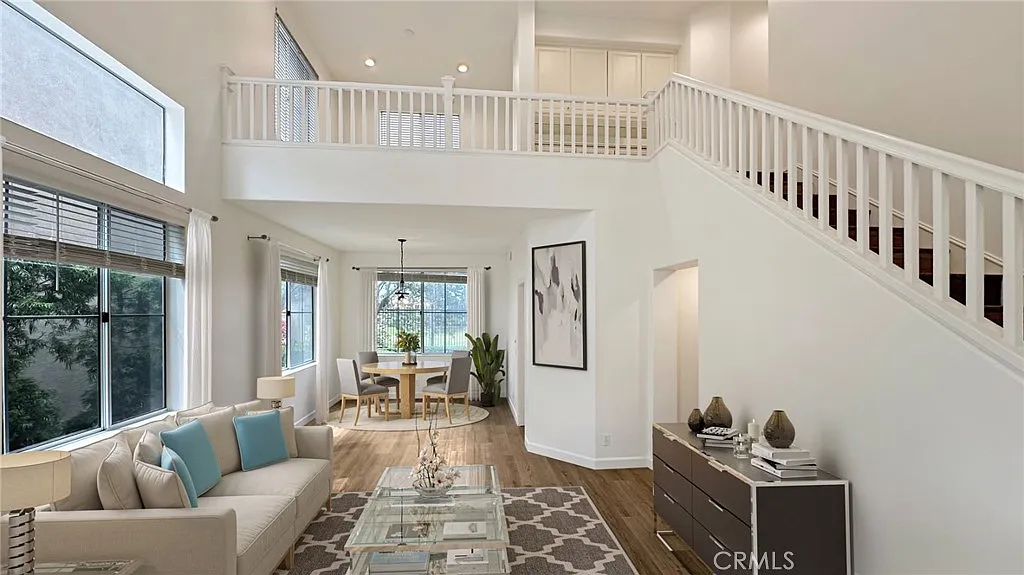 3 bed, 2.5 bath, 1937 sqft, $5,700 — Photo 2