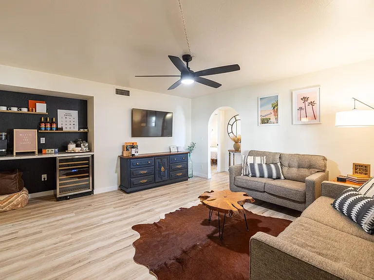 5402 E Windsor Ave #9 — Photo 1