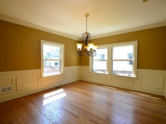 2nd image of 224 N Scoville Ave