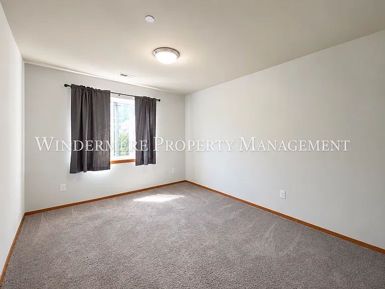 2532 Filbert Ave — Photo 13
