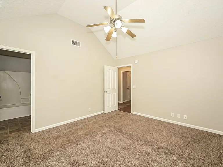 1923 Colyn Ave — Photo 10