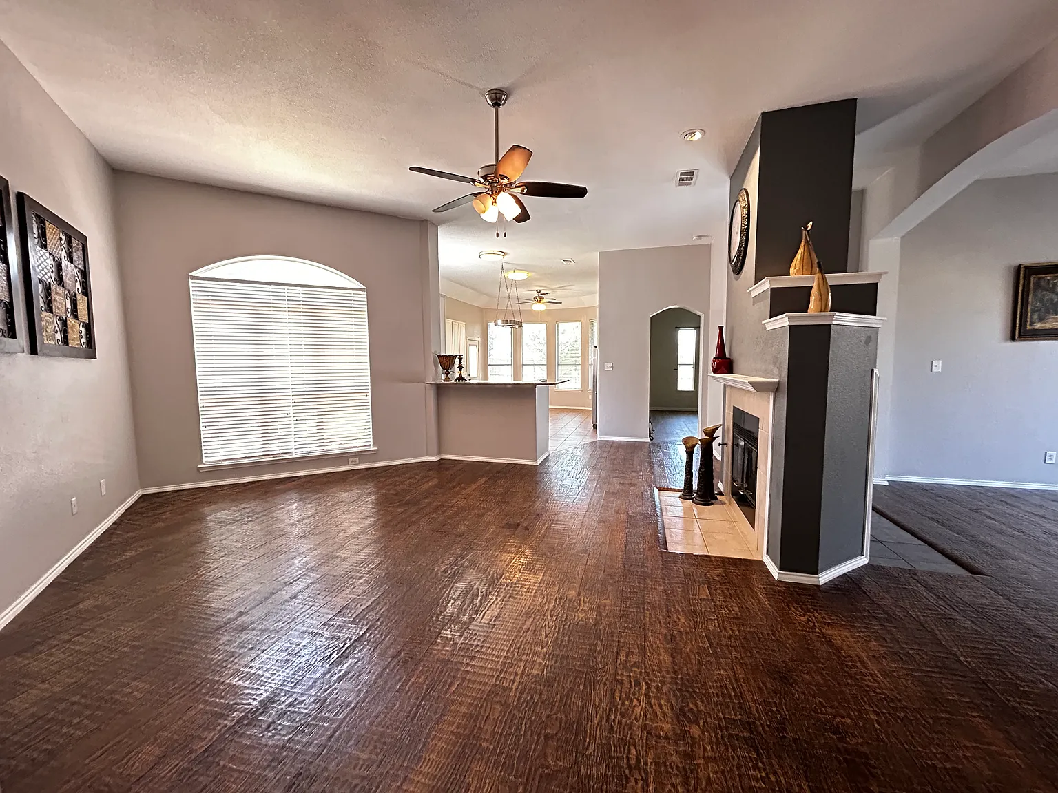 3 bed, 2.5 bath, 2285 sqft, $2,640 — Photo 4