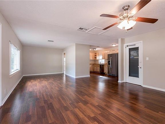 3rd image of 1322 Young Ave