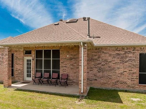 4th image of 700 Saddlebrook Dr