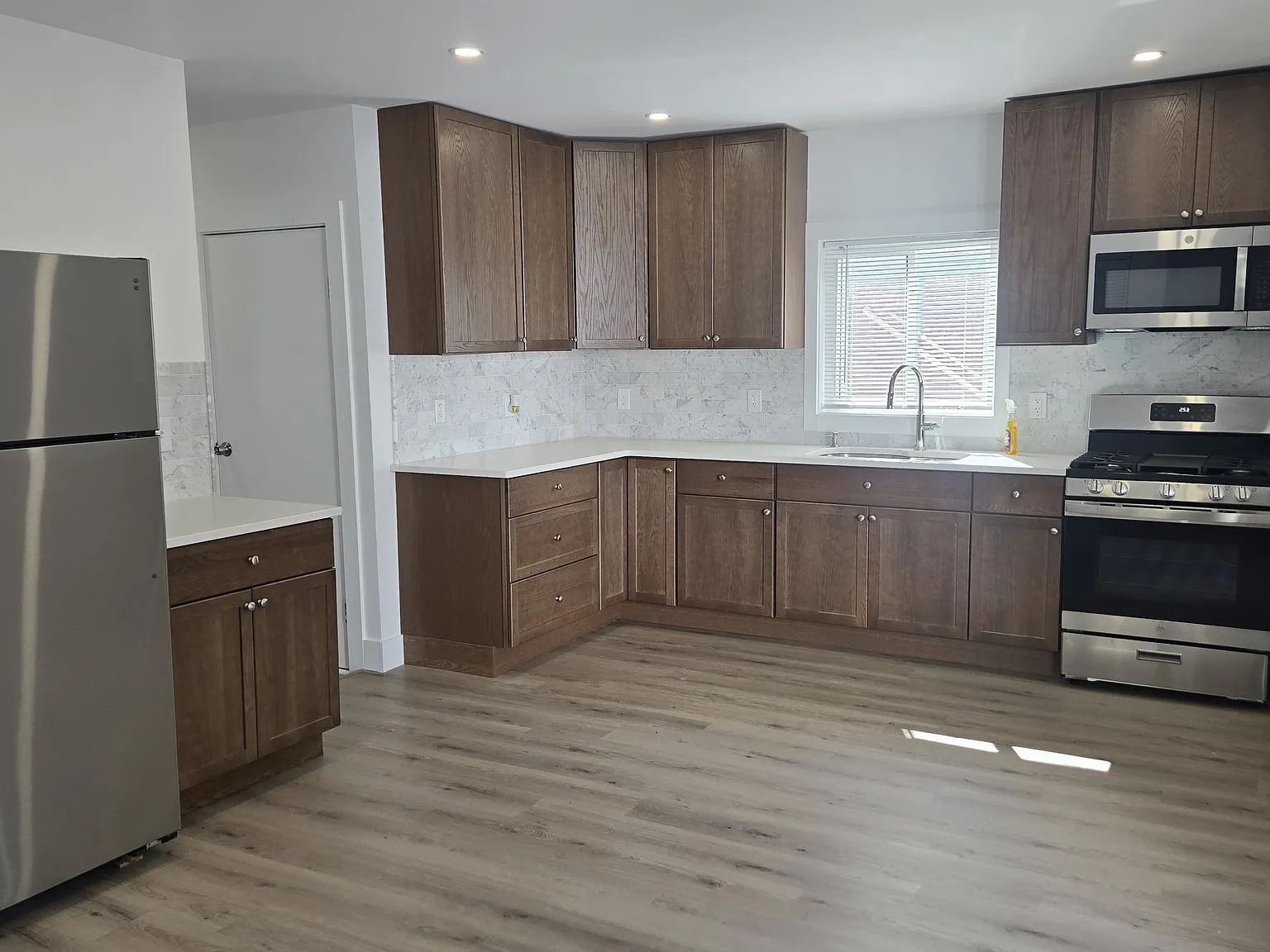 9 Hoyt St — Photo 2