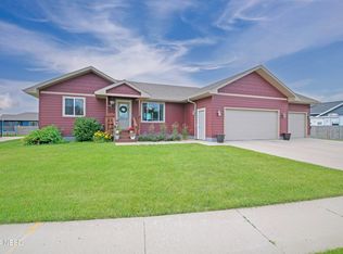 2502 12th Ave NE, Watertown, SD 57201