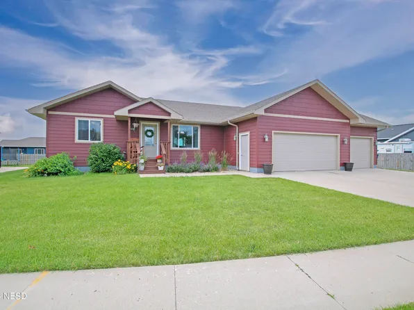 2502 12th Ave NE, Watertown, SD 57201