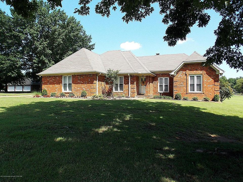 1st image of 3740 Hillsdale Dr