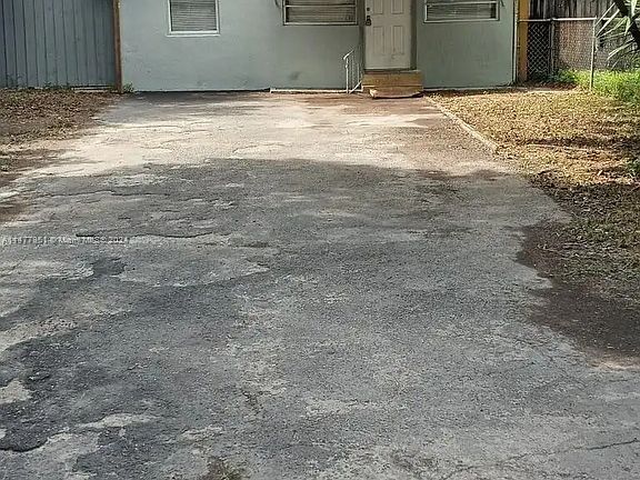 2nd image of 2135 Taylor St