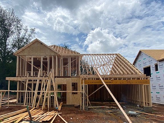 4th image of 380 Eagles Pass