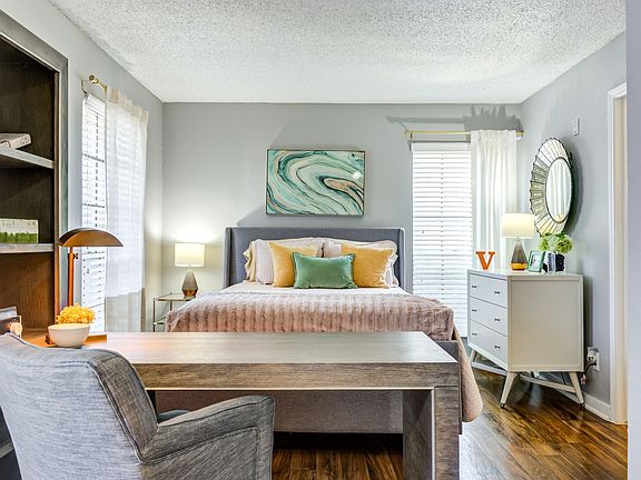 2nd image of 1705 NE Green Oaks Blvd #7395031