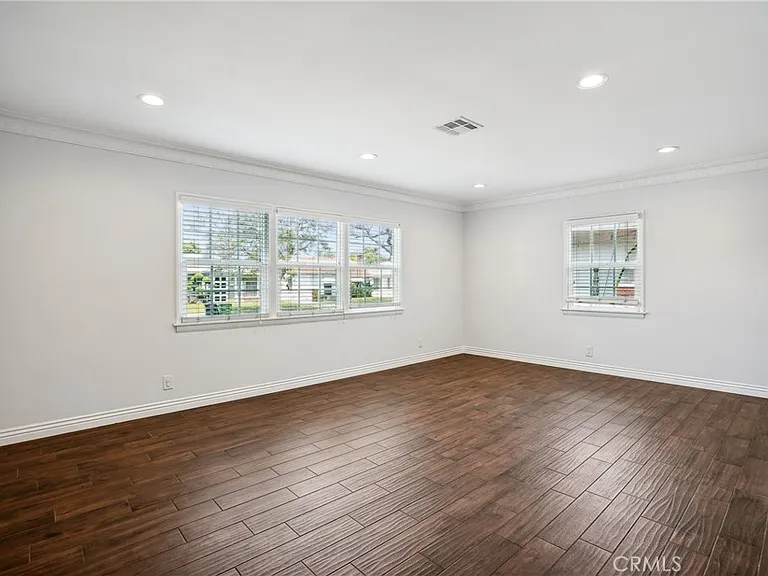 3816 S Victoria Ave — Photo 4