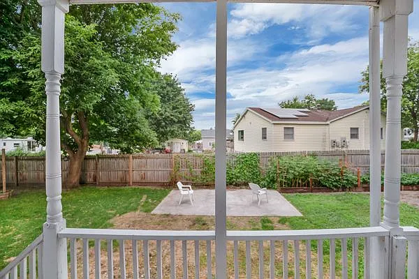 2139 Foster Ave — Photo 28
