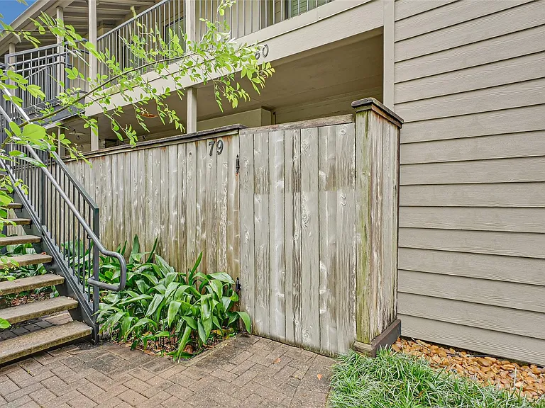 1100 Augusta Dr #79 — Photo 2