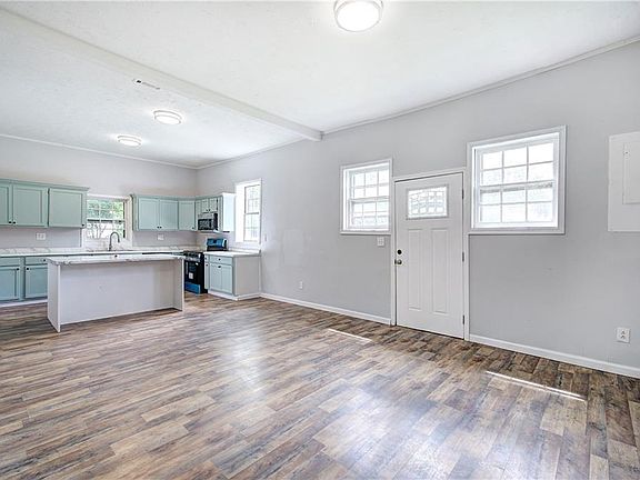 5th image of 306 Cave Spring St SW