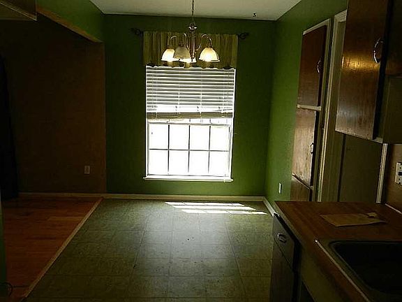 2nd image of 4822 Longstreet Pl